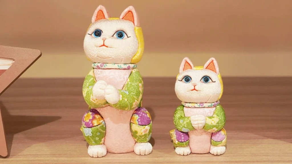 Maneki‑neko Figurines